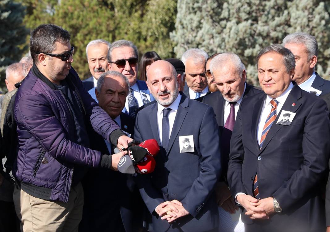 Bülent Ecevit, 16. ölüm yılında mezarı başında anıldı 6